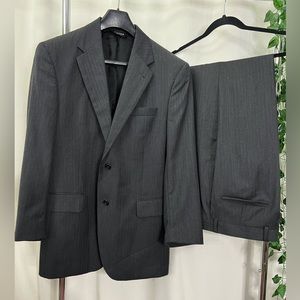 Jos. A. Bank 100% Wool Charcoal Herringbone Suit Size 40R 34W